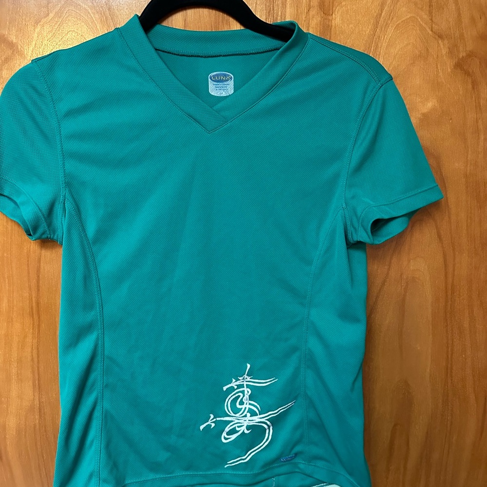 Luna Green V-Neck Active Top - Women-Biking